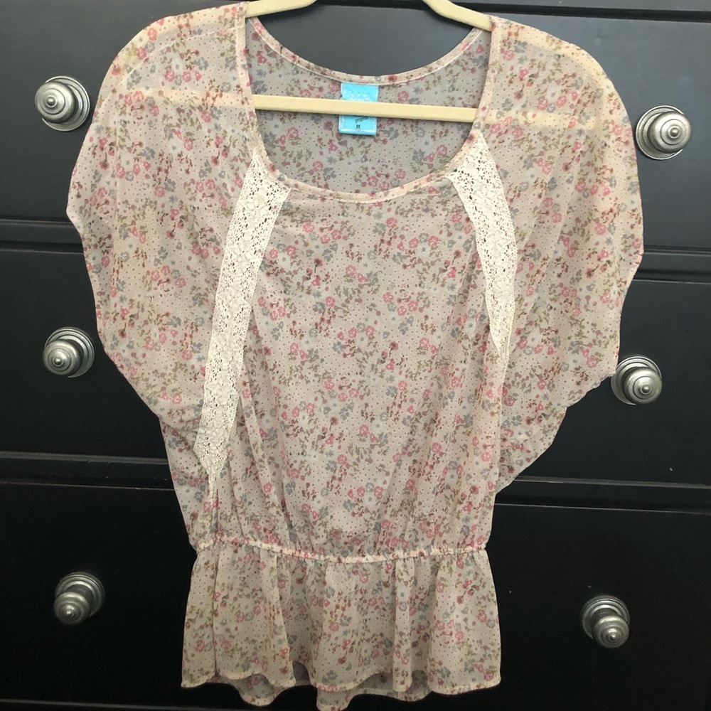 ❤️BUNDLE buy 3 get 15% OFF❤️
Hip Soft Oeach Scoop Neck Flower Top